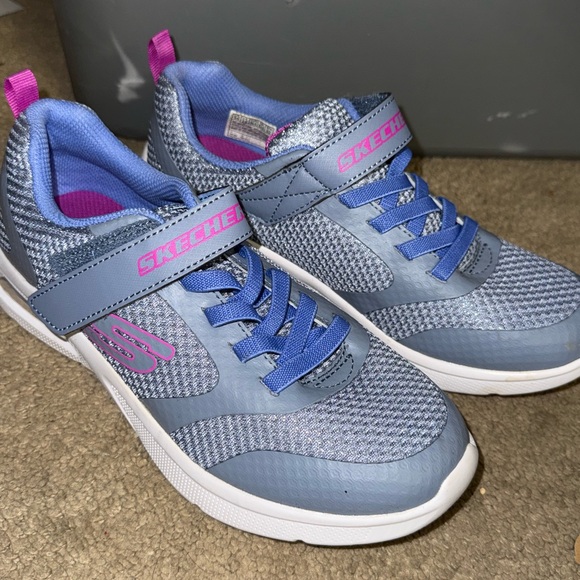 Skechers Other - Skechers Girls Sneakers Size 3.5